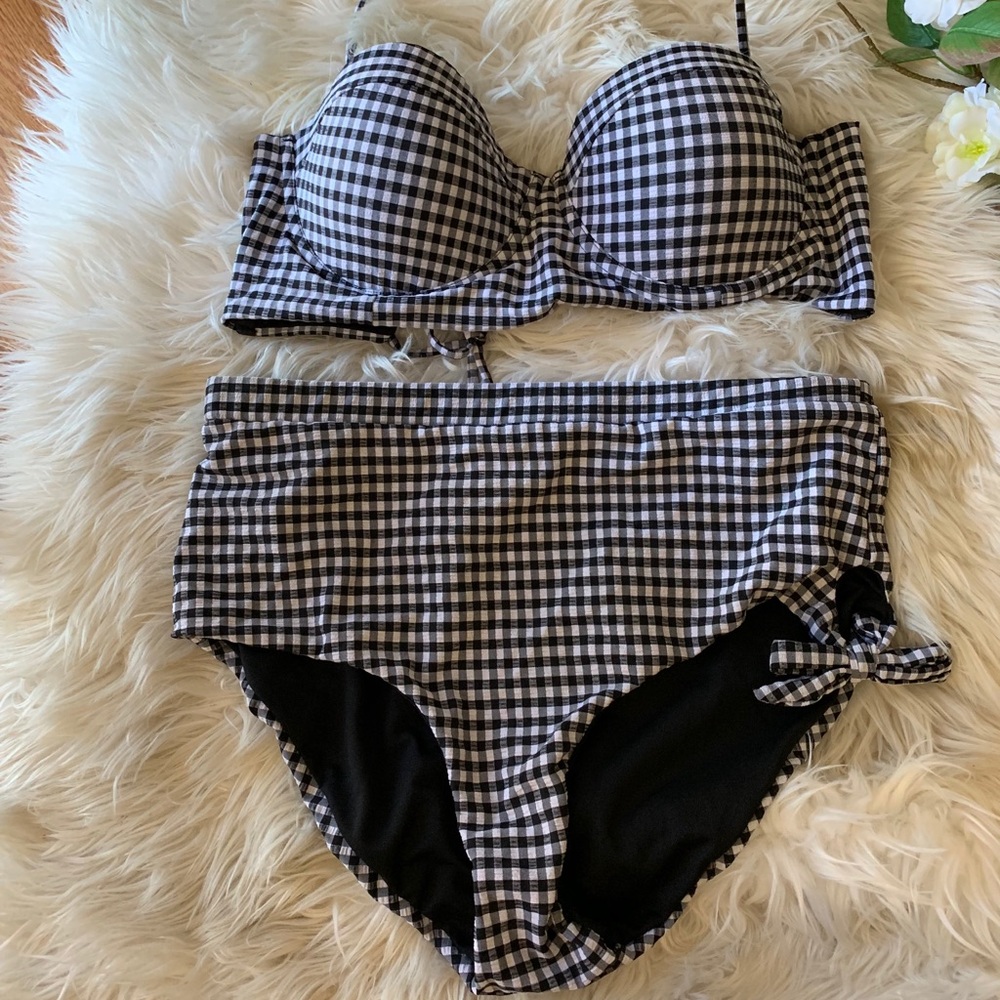 Black and white bathing suit ⚪️⚫️🏊‍♀️